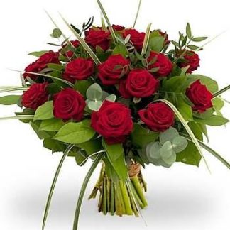 19 red roses with greenery | Flower Delivery Reutov